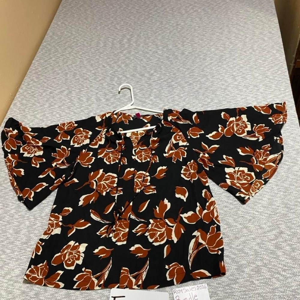Vince Camuto brown and cream floral blouse with ruffle sleeves women M. SKU-C152